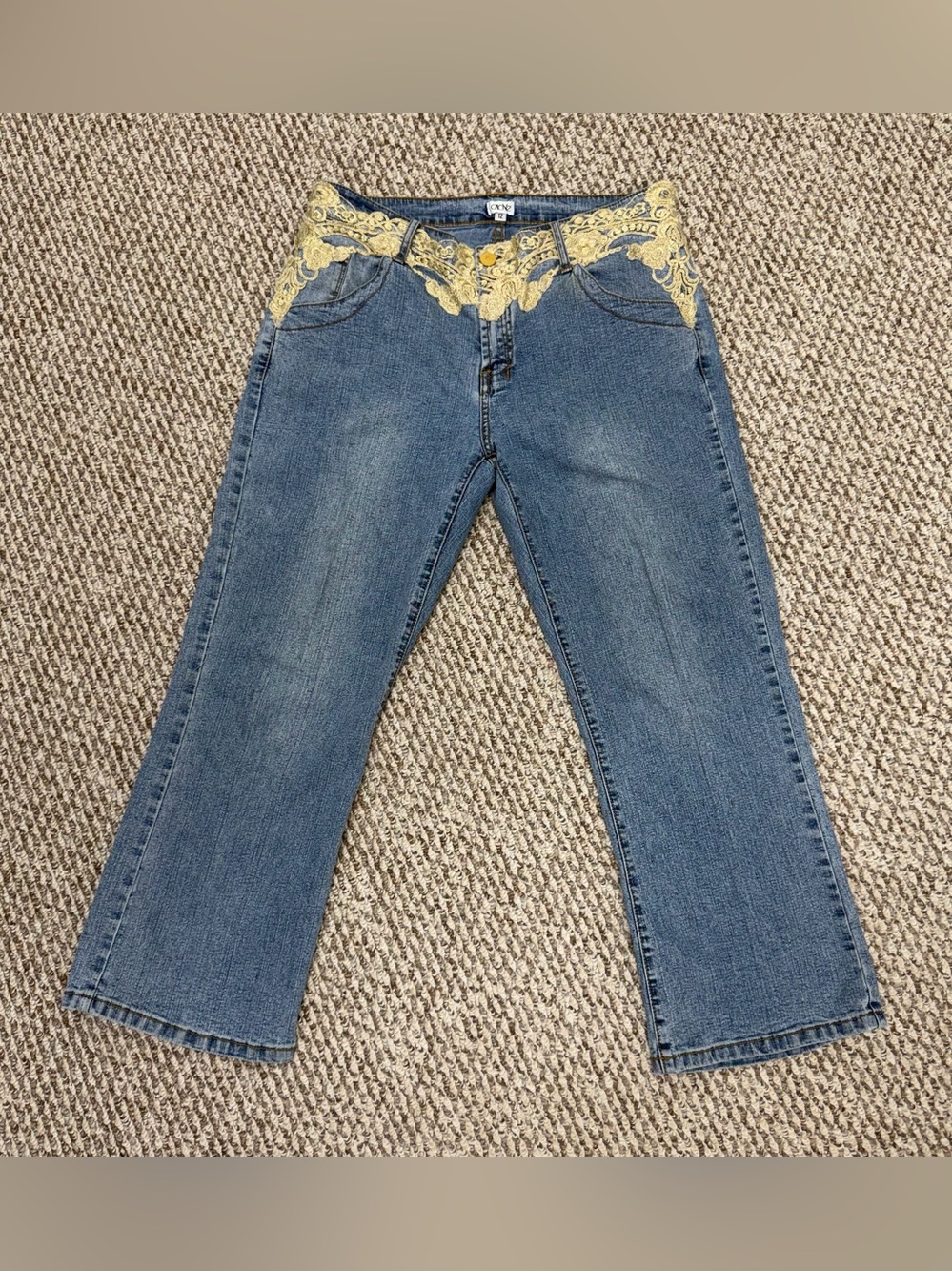 Vintage 2000s Caché Lace Embroidered Crop Jeans Size 12 Y2K Medium Wash Capris